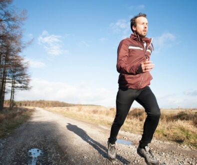Najlepsze treningi do biegania na 10 km – jak dostosować trasę pod swoje możliwości?